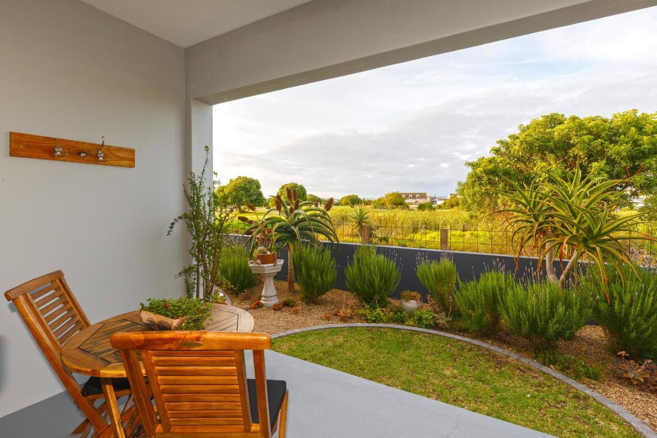 Le Mahi Guest House Langebaan Extérieur photo