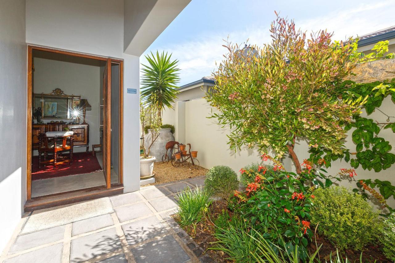 Le Mahi Guest House Langebaan Extérieur photo