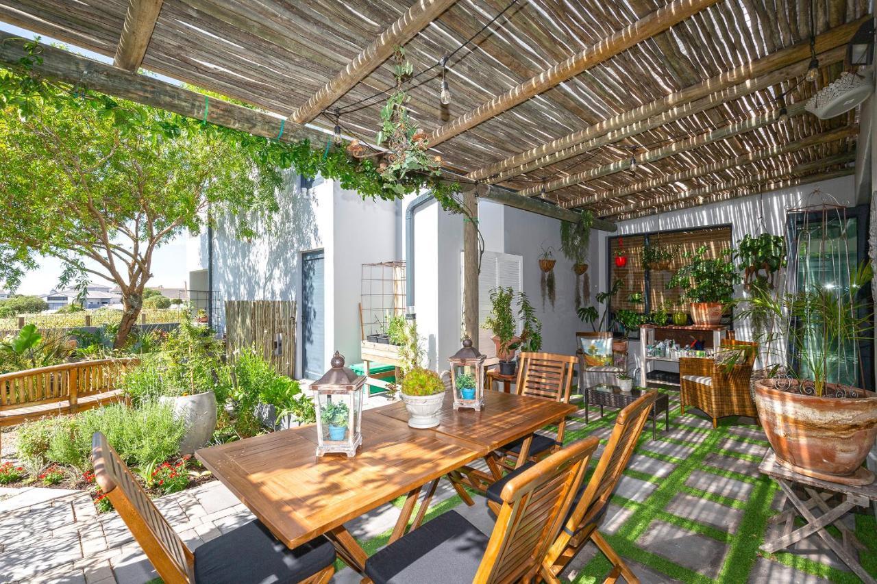 Le Mahi Guest House Langebaan Extérieur photo