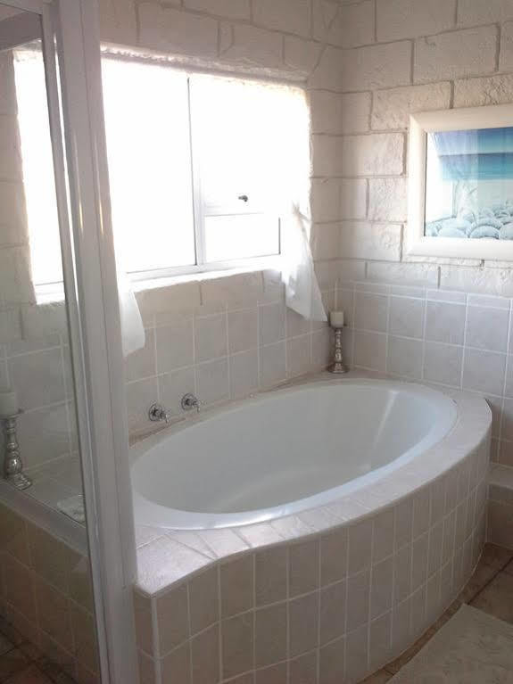 Le Mahi Guest House Langebaan Extérieur photo