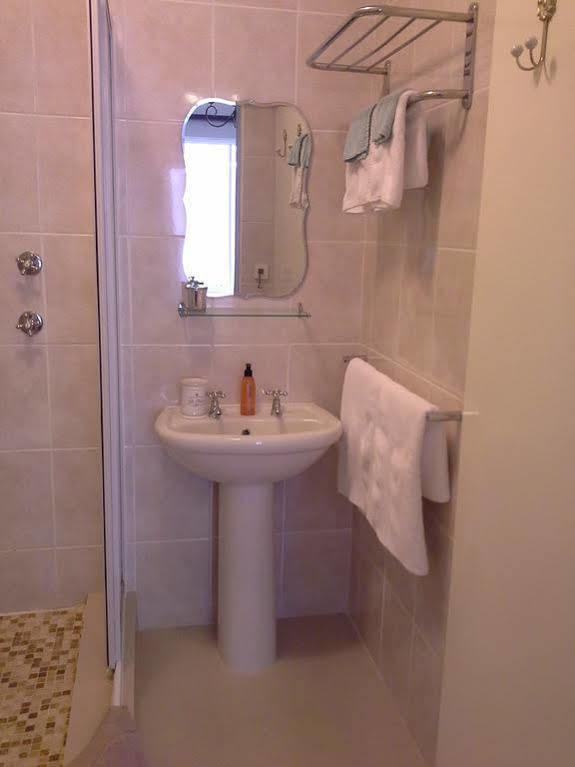 Le Mahi Guest House Langebaan Extérieur photo